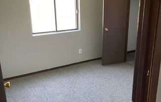 2 beds, 1 bath, 704 sqft, $795, Unit F