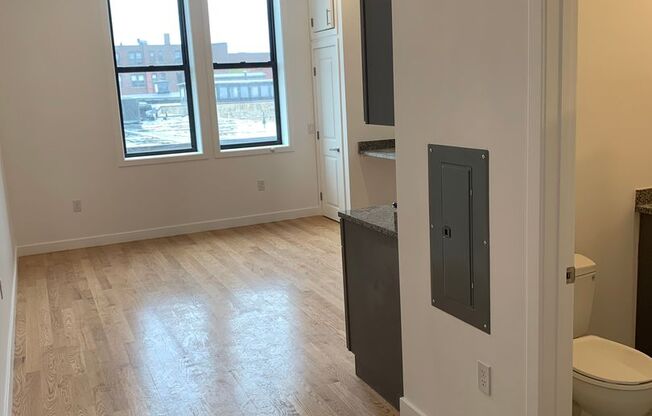 Studio, 1 bath, 415 sqft, $1,595, Unit 64-207