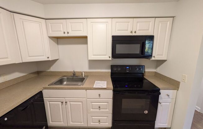 1 bed, 1 bath, 900 sqft, $1,650, Unit B04