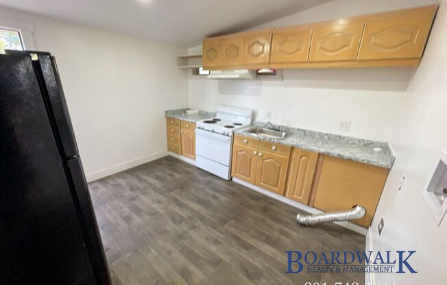 1 bed, 1 bath, 550 sqft, $999, Unit 374 W 1300 N-#2