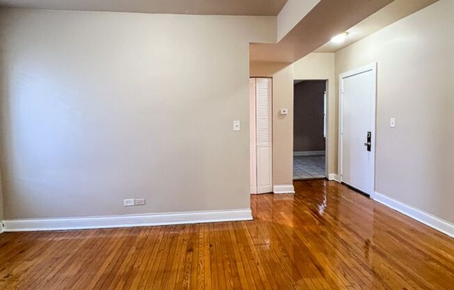 2 beds, 1 bath, $1,150, Unit 4840 #1N