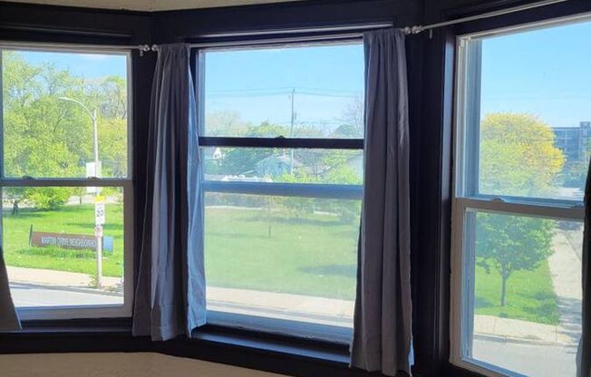 Newly Renovated 3-Bedroom Upper Flat Near Washington Park, Available NOW!