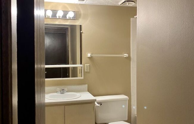 1 bed, 1 bath, 850 sqft, $950, Unit 3-321