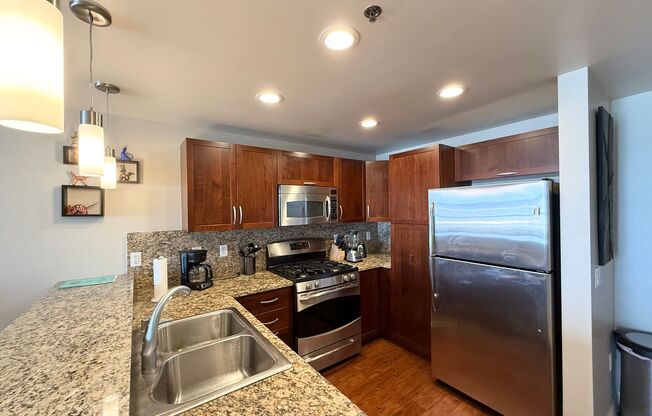 1/BD 1.5/BA Luxury High-Rise Living with Breathtaking Views and Amazing Amenities!