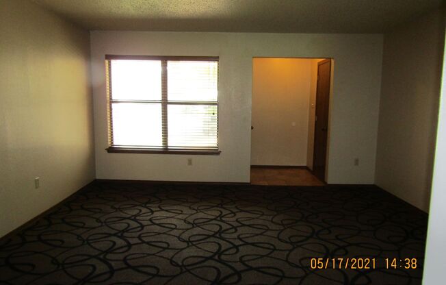 2 beds, 1 bath, 950 sqft, $825, Unit 2809 NW 46th Street Apt C