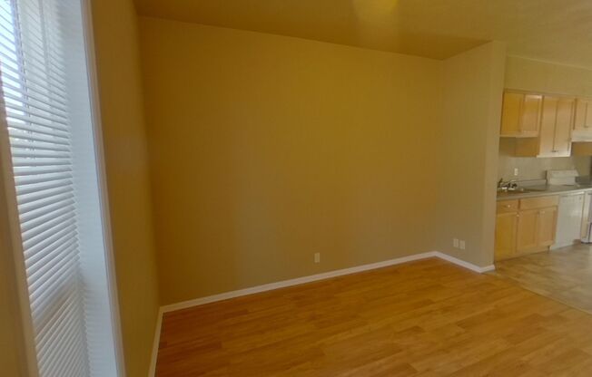 2 beds, 1 bath, $1,600, Unit 5