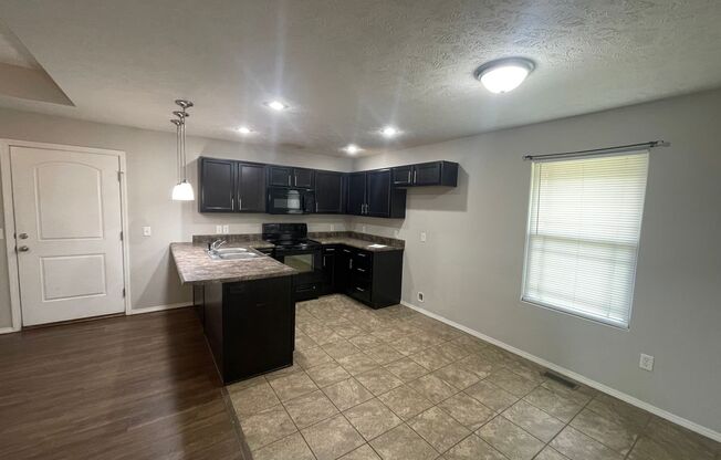 3 beds, 2 baths, $1,595