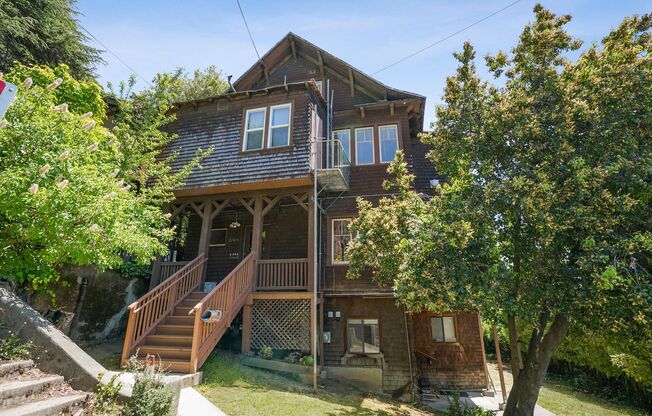2704 Virginia St 1/2-4