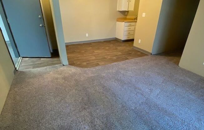 2 beds, 1 bath, 800 sqft, $880, Unit 3600-23