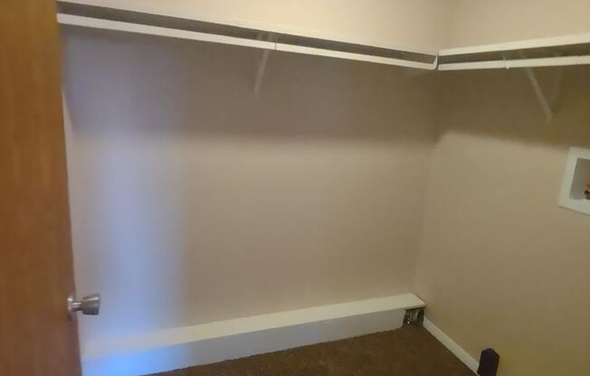 2 beds, 1.5 baths, 900 sqft, $959, Unit 3127G