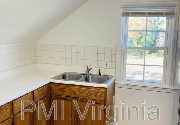 3841 CHATHAM CIR