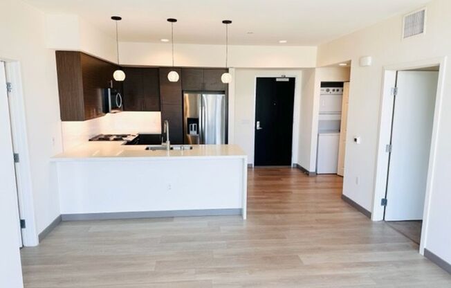 2 beds, 2 baths, 903 sqft, $3,595, Unit 412