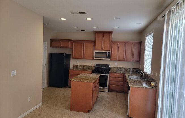 3 beds, 2.5 baths, $2,295