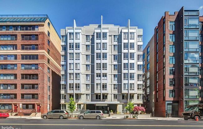 Available Now! Logan Circle! High End, 2 Bed, 2 Bath Loft Condo