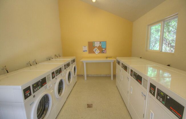 2 beds, 1.5 baths, 1,040 sqft, $2,425
