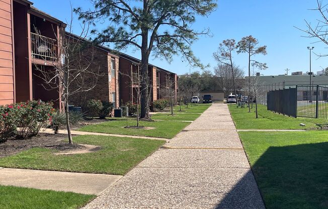 2 beds, 2 baths, $1,100, Unit # # 93 904 UO 93