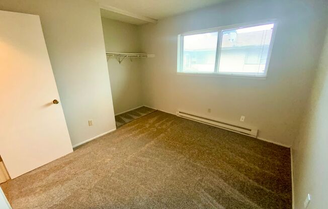 3 beds, 1 bath, $1,795, Unit 6348