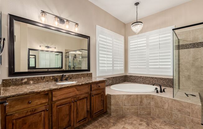 Luxurious 2 Bed, 2.5 Bath Home in Queen Creek with Unique Features & Outdoor Oasis!