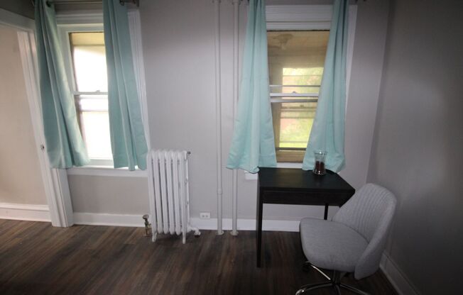 3 beds, 1 bath, $3,000, Unit 612-1