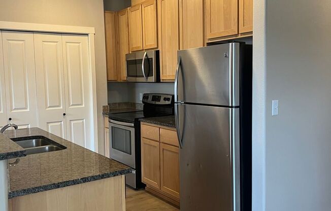 1 bed, 1 bath, 835 sqft, $1,570, Unit B201