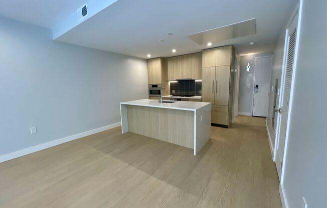 2 beds, 2 baths, 905 sqft, $4,025, Unit 203
