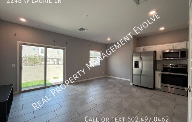 2248 W LAURIE LN