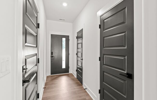 Move-in Ready Modern Townhome!!