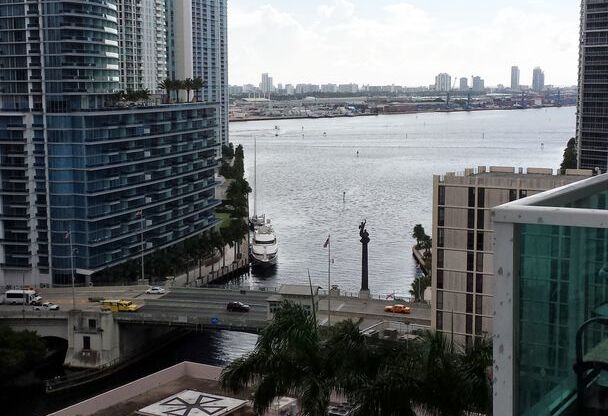 Brickell on the River 1 bed / 1.5 Unit with New appliances, washer & dryer, extra closet space.