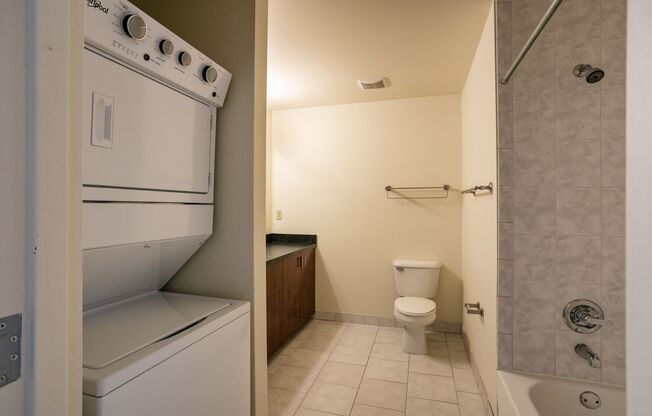 2 beds, 1 bath, 212 sqft, $1,865, Unit 219