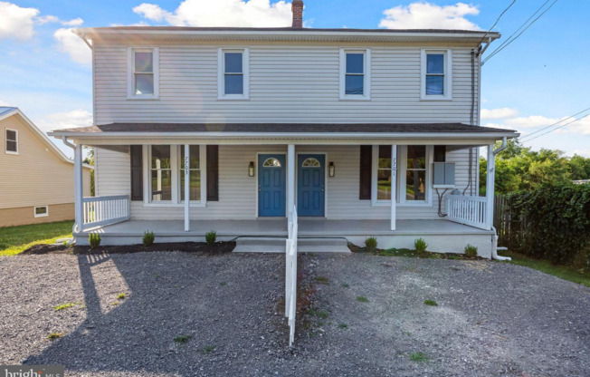 COZY WITH CHARACTER - MIDDLETOWN DUPLEX