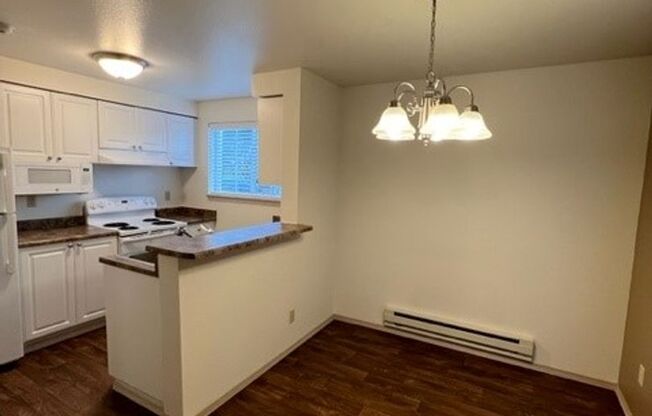 2 beds, 1 bath, 915 sqft, $1,625, Unit 412