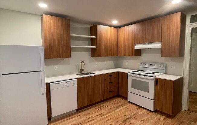 3 beds, 2.5 baths, 2,130 sqft, $3,024, Unit 1200