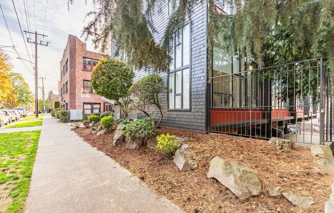 Thunderbird Apartments