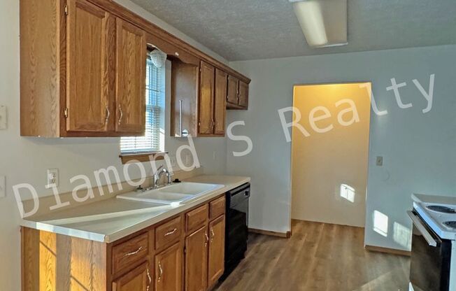 3 beds, 2 baths, $1,099