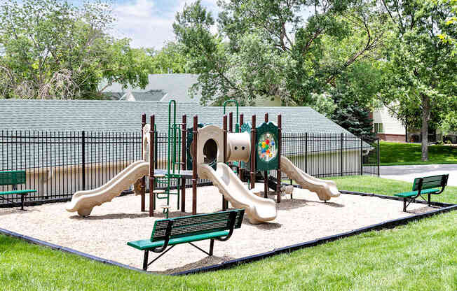 One- two- and three-bedroom apartment homes featuring amenities like three pools, fitness center, basketball court and much more at The Pointe in La Vista, NE