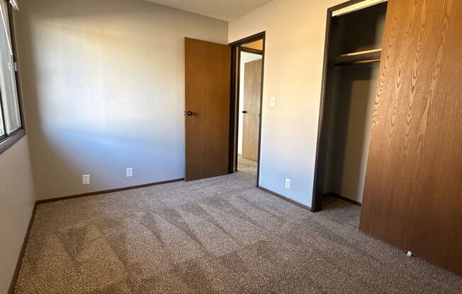 2 beds, 1 bath, 826 sqft, $950, Unit 5