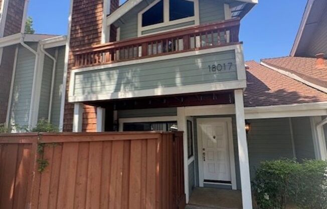 Super Adorable 3 Bedroom Townhouse!