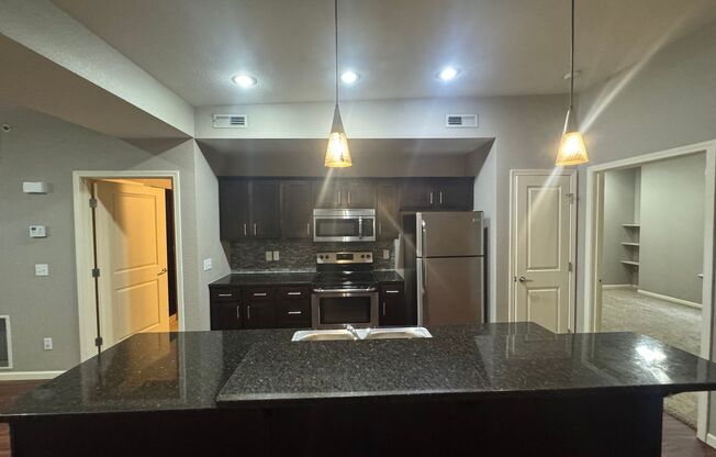 2 beds, 2 baths, $1,150, Unit Walnut A203