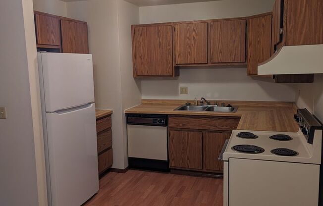 2 beds, 1 bath, 970 sqft, $1,199, Unit FB   4037