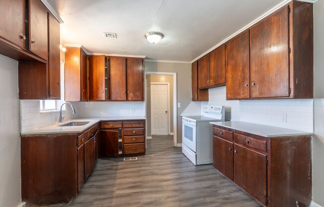 3 beds, 1 bath, $1,150