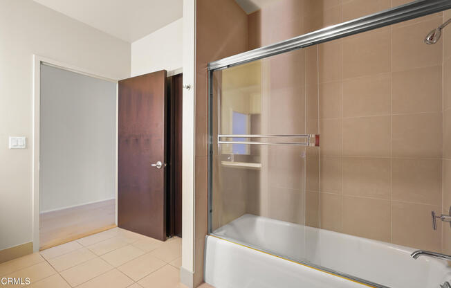1 bed, 1 bath, 880 sqft, $2,800, Unit 1605