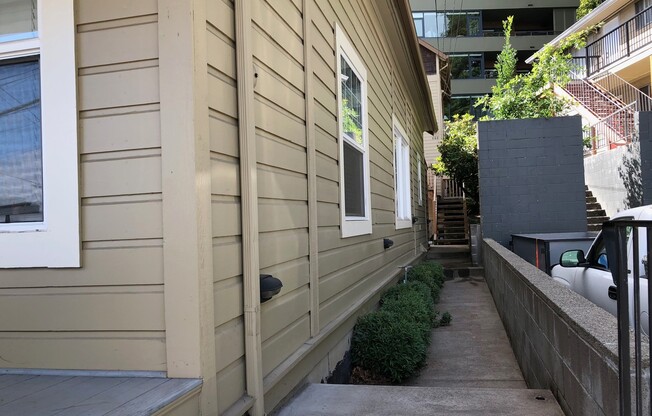 Light and bright one bedroom near PSU in SW PDX.
