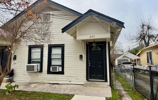 Property For Rent at 222 Lowell St, San Antonio TX 78210
