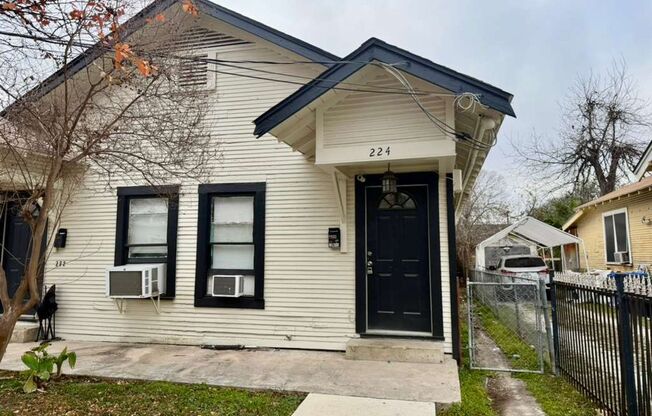 Property For Rent at 222 Lowell St, San Antonio TX 78210