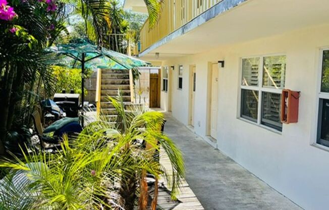 1609 S Federal Hwy Lake Worth, FL 33460