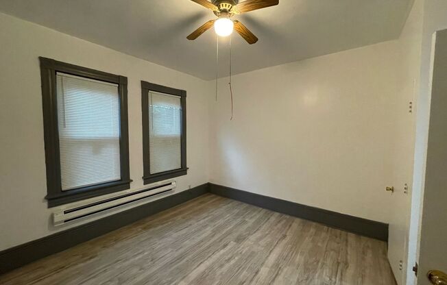 2 beds, 1 bath, 2 sqft, $795