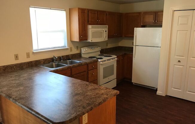 3 beds, 2.5 baths, 1,250 sqft, $1,375, Unit 4403 Cheryl Ct.