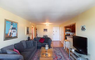 2 beds, 1 bath, $2,600, Unit D22