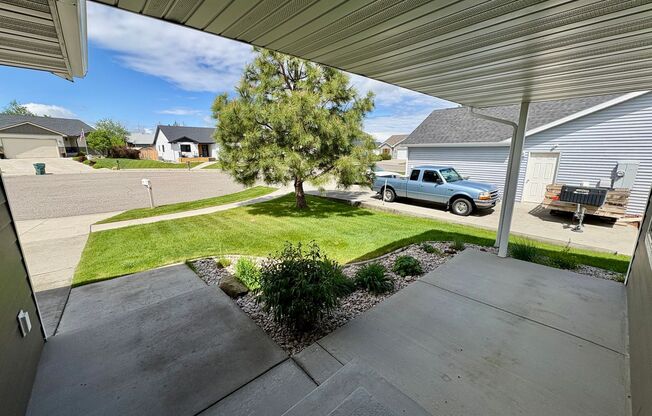 Beautiful 3 bedroom 2 bathroom home located in the heights!