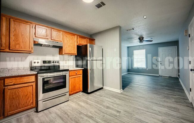 2 beds, 1.5 baths, 900 sqft, $900